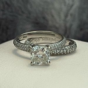 White Gold Pave’Diamond Engagement Ring